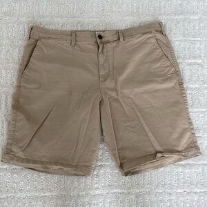 Men’s GAP khaki shorts